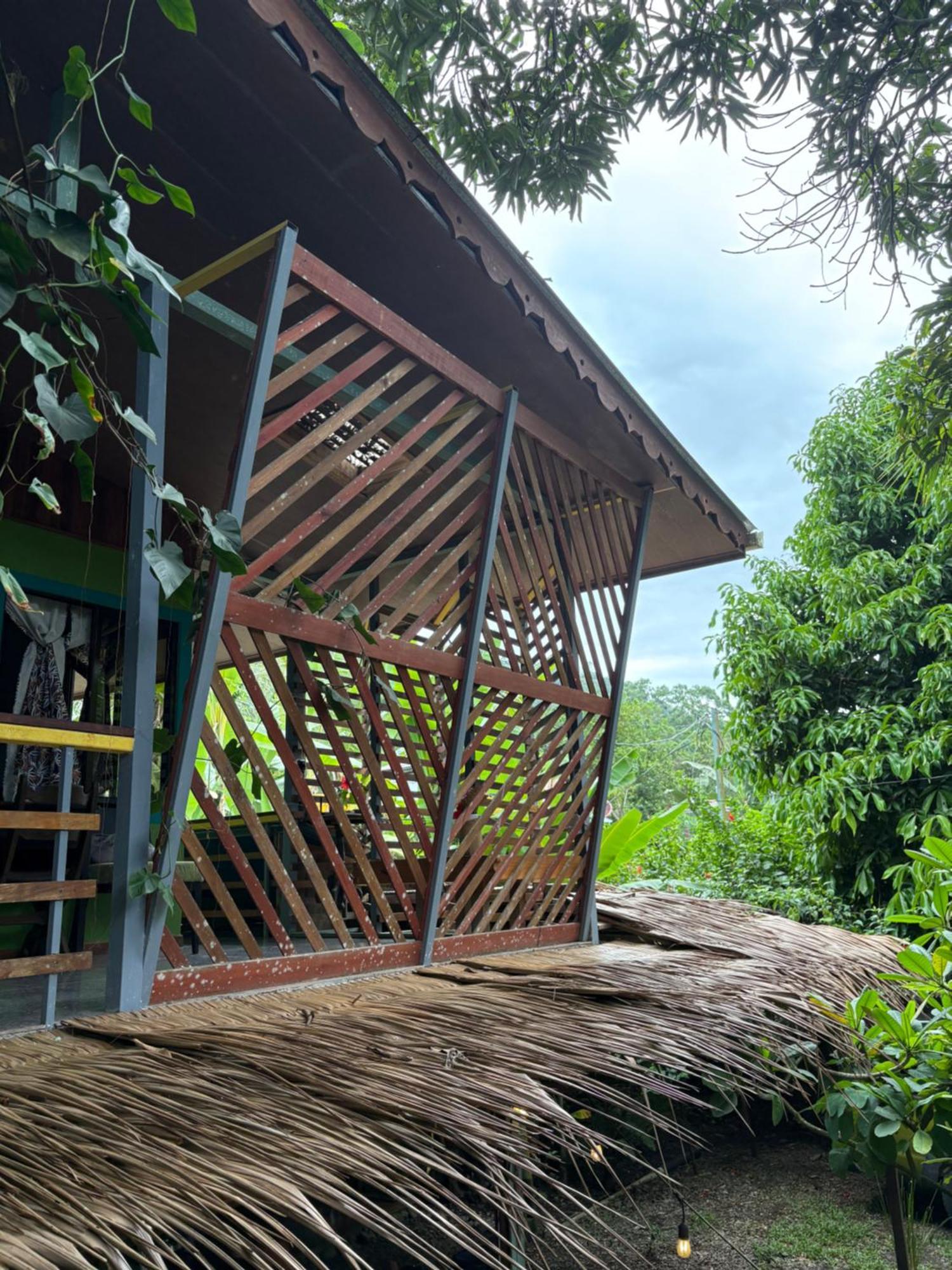 Organico Punta Riel Hotel Кахуита Екстериор снимка
