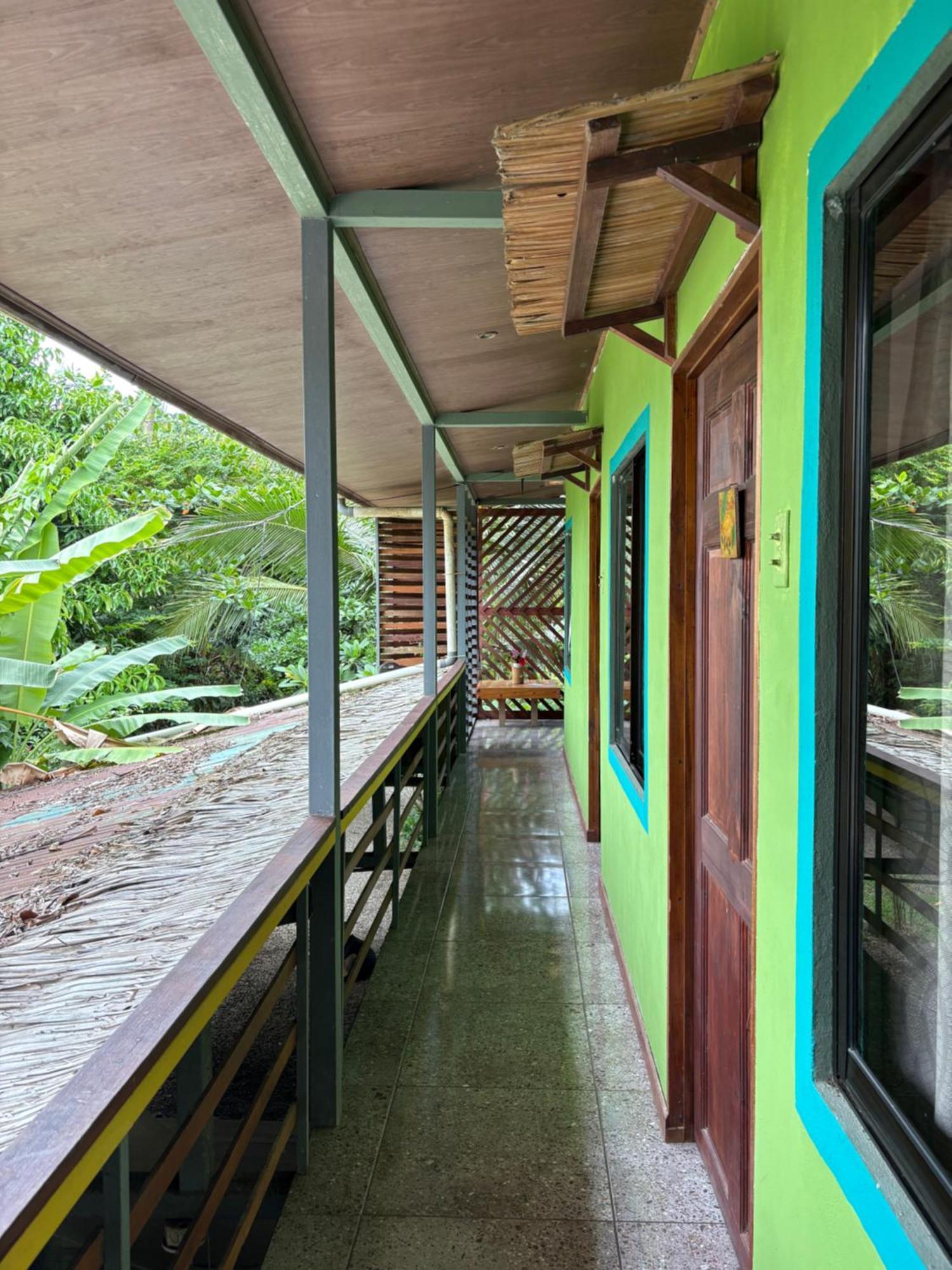 Organico Punta Riel Hotel Кахуита Екстериор снимка